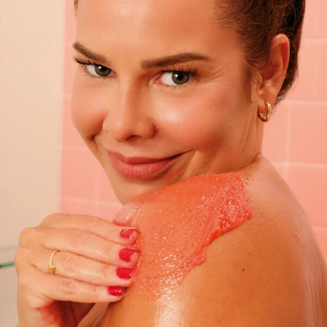 Natura Todo Dia Strawberry and Golden Vanilla Body Scrub Skin Care 190g