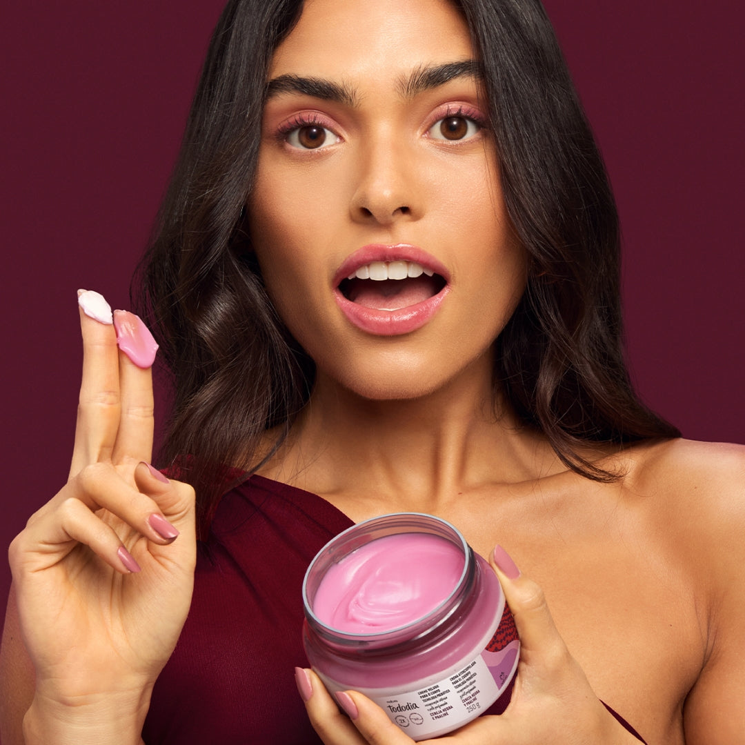 Todo Dia Velvet Body Cream Black Cherry and Praline 250g Natura Skin Care